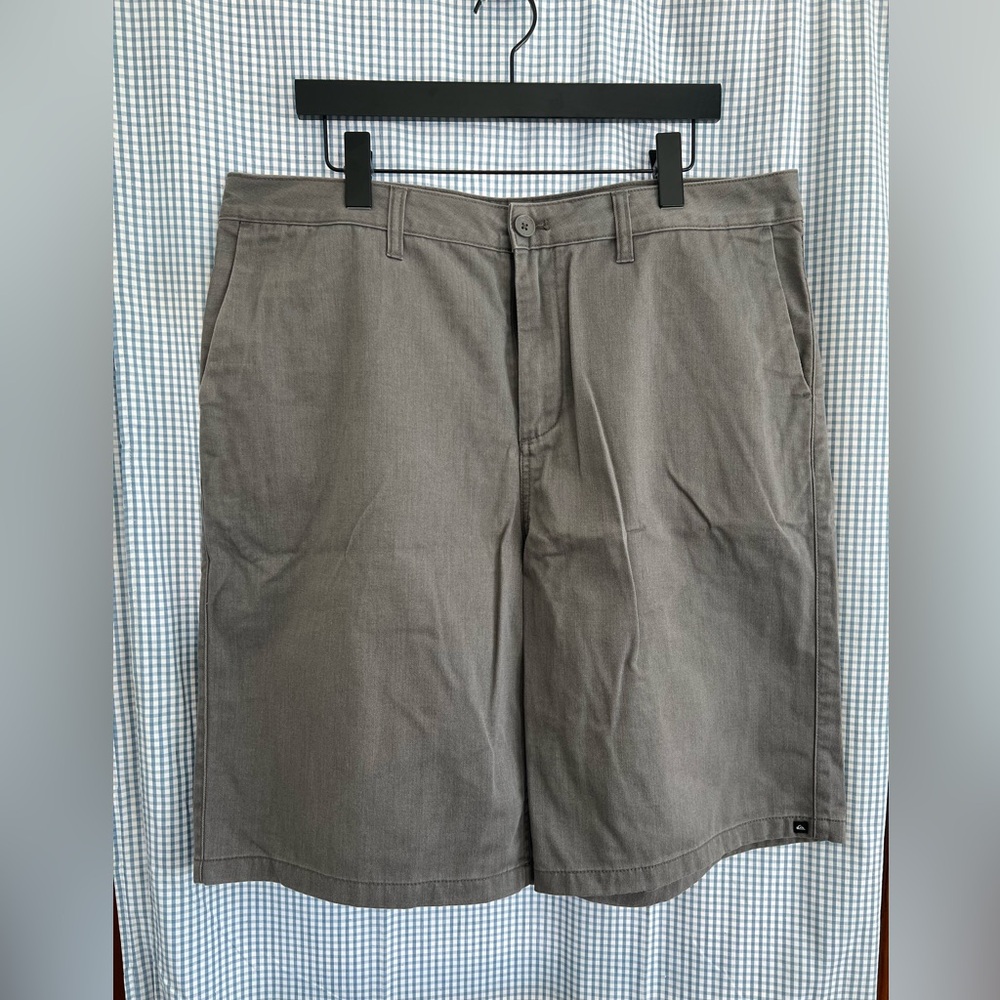 Quiksilver Men's Gray Flat Front Shorts